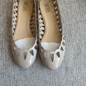 Mix No. 6 Women's Taupe Cutout Pointed Flats
